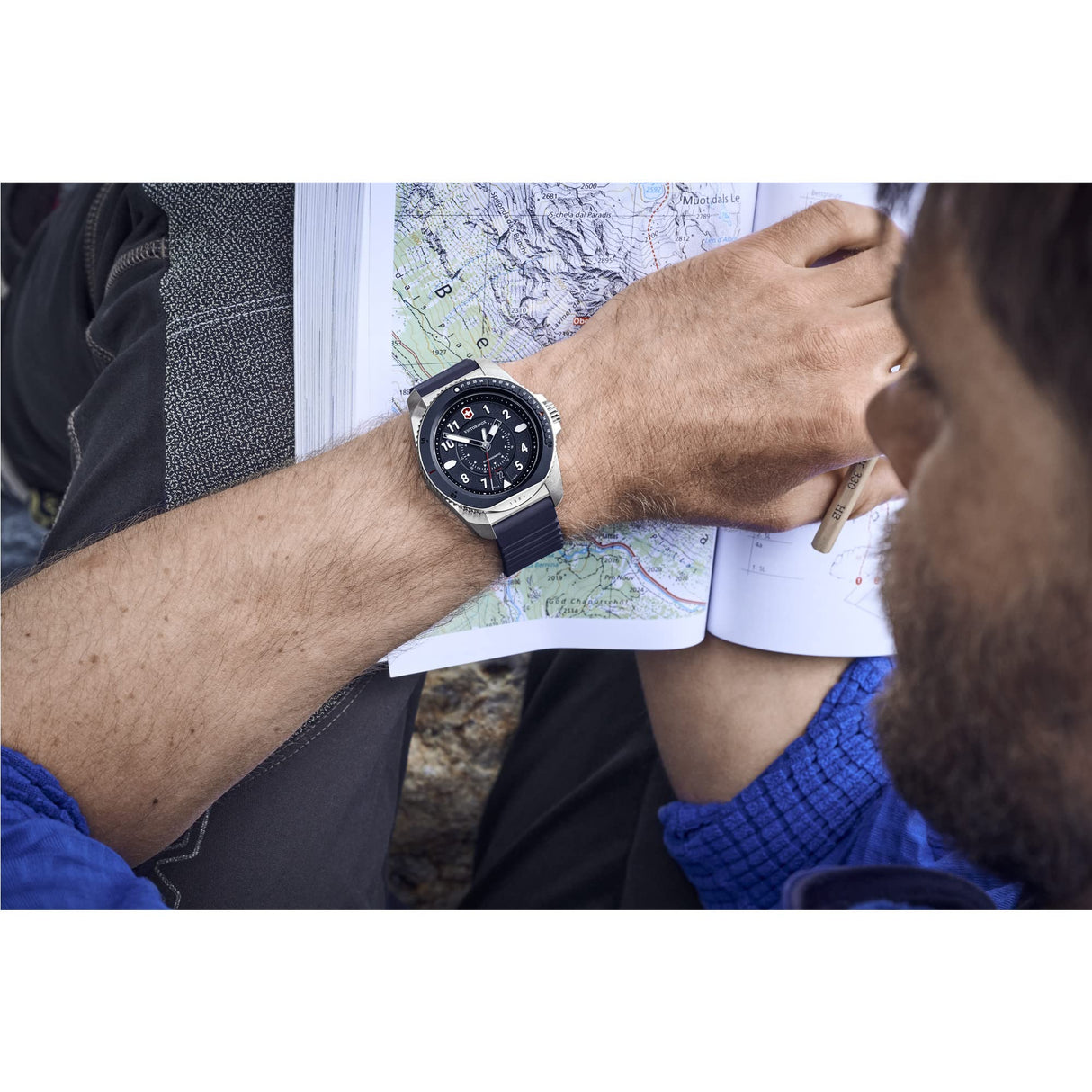 Victorinox Reloj Analógico para Mujeres de Cuarzo con Correa en Cuero 241975