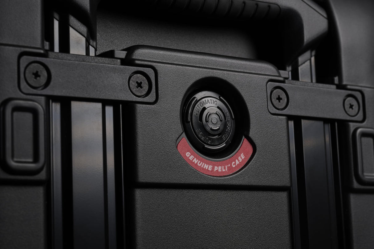 PELI ATX 22 Equipaje de Mano; Equipaje rígido Premium diseñado para Aventuras críticas y Viajes cotidianos; Impermeable y a Prueba de Polvo; Volumen 26L; Color: Negro