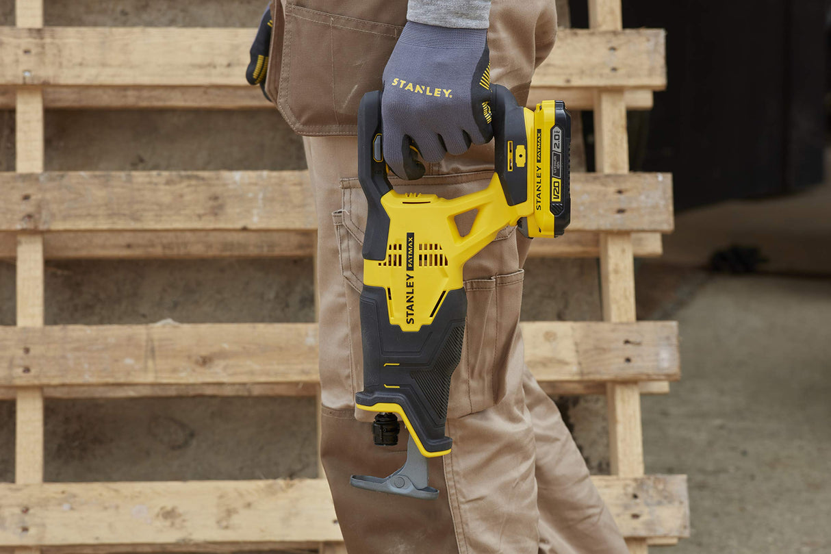 STANLEY FATMAX Sierra sable V20 Litio 18V, Velocidad hasta 3000 cpm, longitud de carrera 25mm, incluye 2 baterías 2Ah, cargador y maletín, SFMCS300D2K-QW