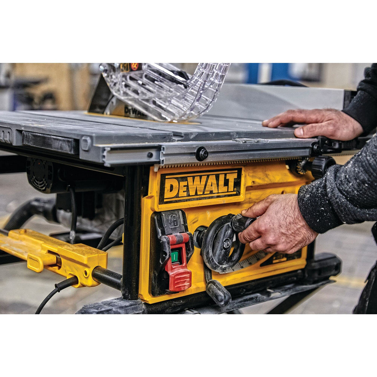 DeWALT DWE7492-QS - Sierra de Mesa 2.000 W - Diámetro 250 mm -Mesa 670 x 630 mm - Electrónica - Portátil, Negro/Amarillo