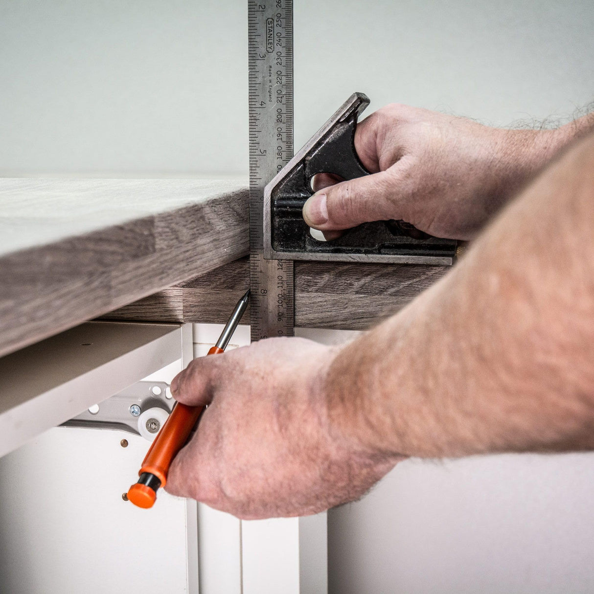 Trend Professional Jig Multi-Material para Encimeras de Cocina, para Juntas de Inglete Mason, Hasta 700mm, Alineación de Borde Frontal, KWJ700/PRO