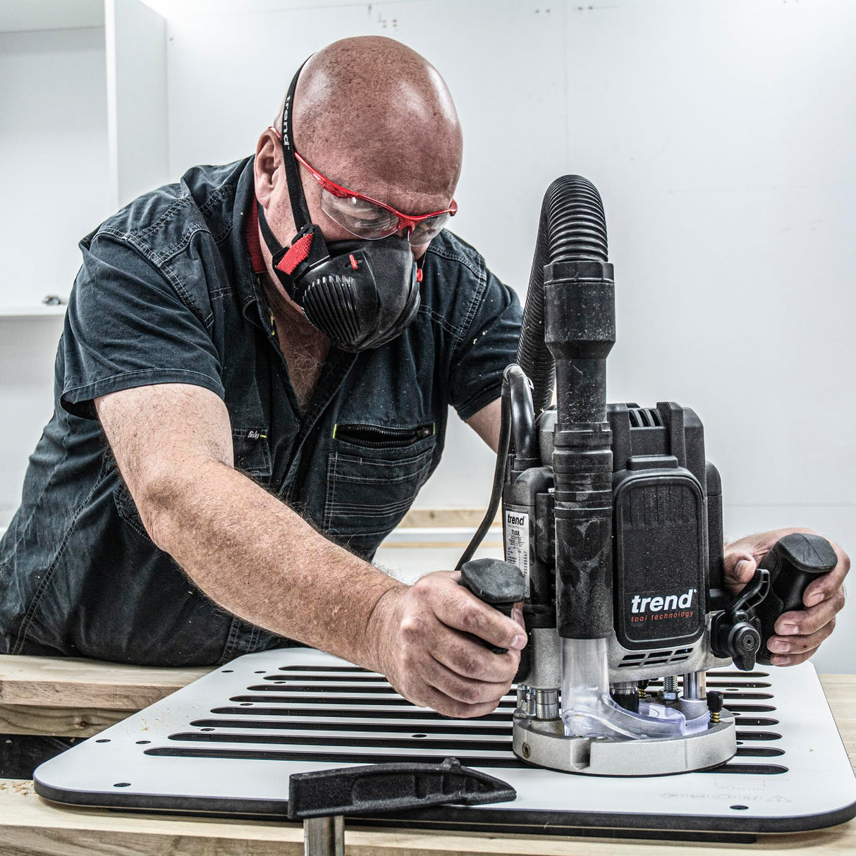 Trend Gabarit de Rainure d’Égouttoir, Modèle de Défonçage de Précision pour Plans de Travail avec Évier Belfast ou Sous-Plan, Pente Intégrée de 0,5°, 8 Rainures à 50 mm d’intervalle, DG/JIG/A