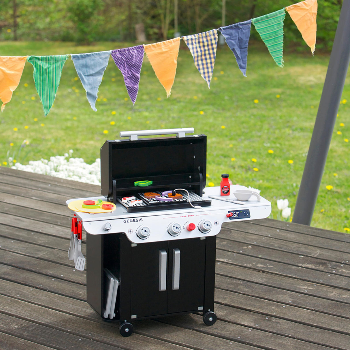 Theo Klein 9445 Barbacoa Weber Genesis de Madera I Incluye Insertos para Filete, Pizza o Verduras, con muñecos de Comida y Cubiertos para Barbacoa, Juguete para niños a Partir de 3 años