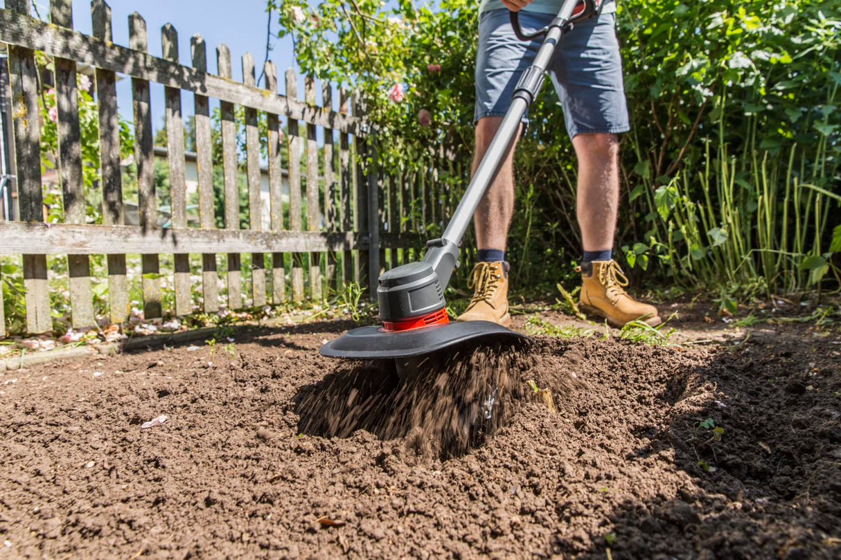 AL-KO TL 1820 - Azada con batería de Ion de Litio de 18 V (batería y Cargador incluidos), Ancho de Trabajo de 20 cm, Cuchillo de Metal 4 x 4, Eje Divisible, Color Negro y Plateado