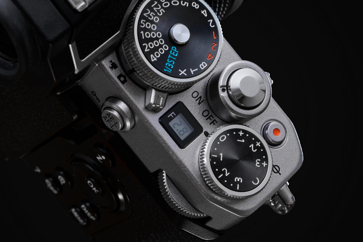 Nikon Z FC - Cámara DX Mirrorless - Kit Vogglet con Objetivo Z 16-50, MICROFONO, Y EMPUÑADURA, Silver