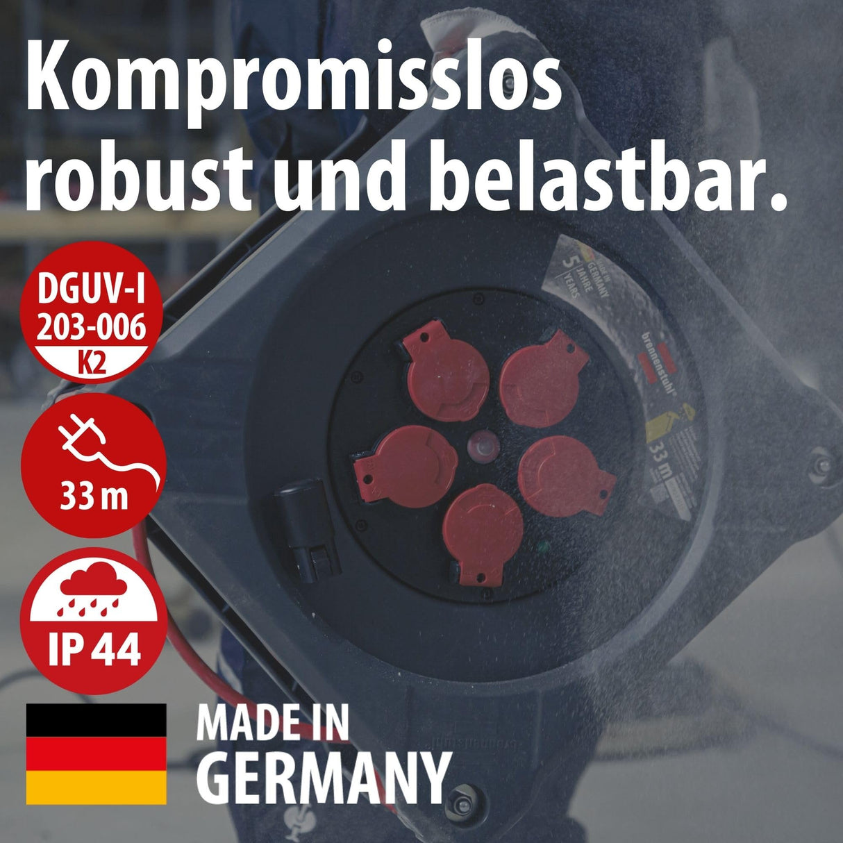Brennenstuhl Profesional KA 3210 5 IP44 Carrete de cable para instalaciones de construcción (cable H07BQ-F 3G2,5 de 33 m en rojo, 5 enchufes, uso en obra y exterior permanente, fabricado en Alemania)