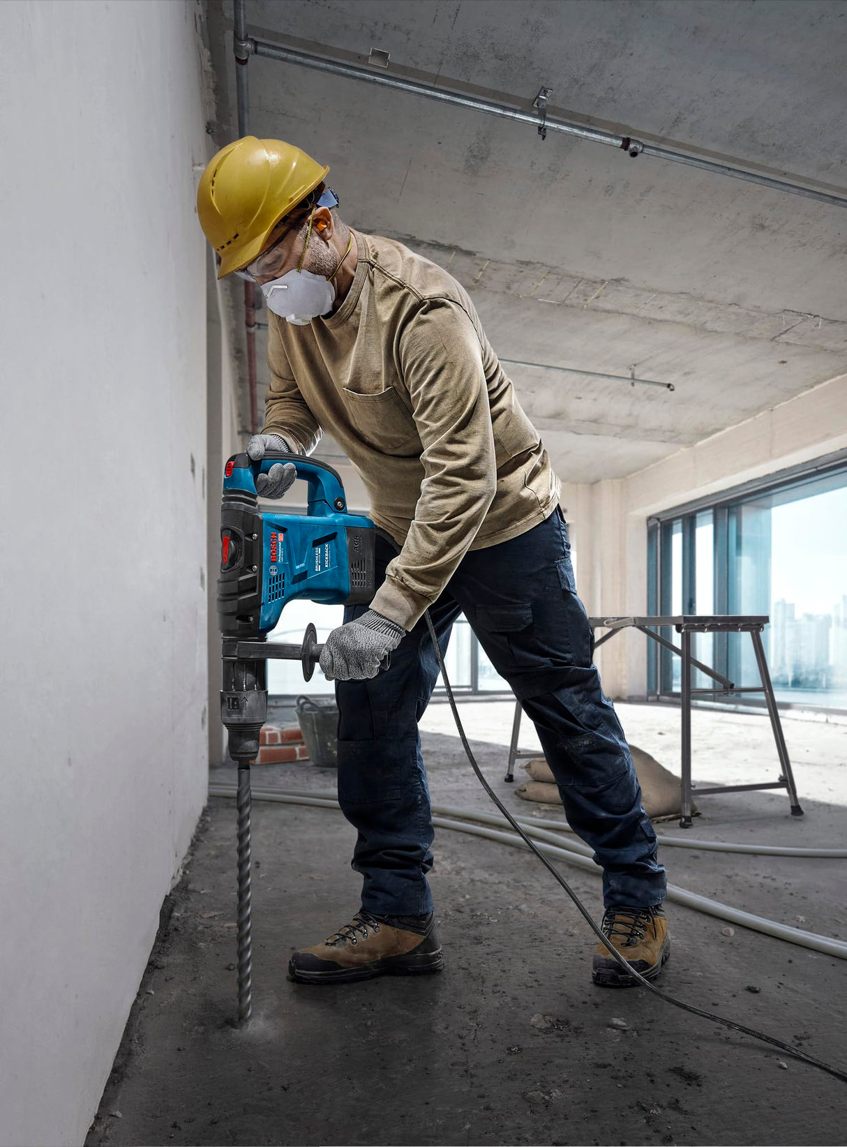 Bosch Professional martillo perforador GBH 6-42 C (con SDS Max, motor con 1300 W de potencia, motor Brushless sin escobillas, KickBack Control y Vibration Control, en maletín de transporte)