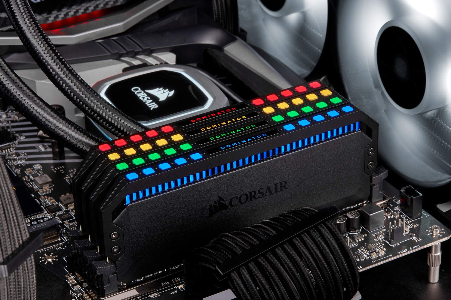 Corsair Dominator Platinum RGB 128GB (4x32GB) DDR4 3200 (PC4-25600) C16 1.35V Memoria Interna - Negro