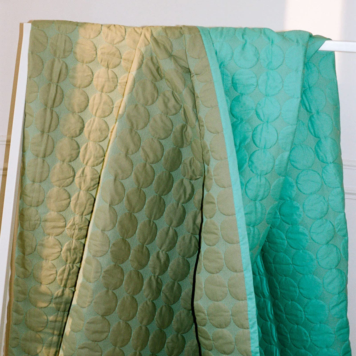 HAY - Mega Dot Quilt 195 x 245 cm - Ivory