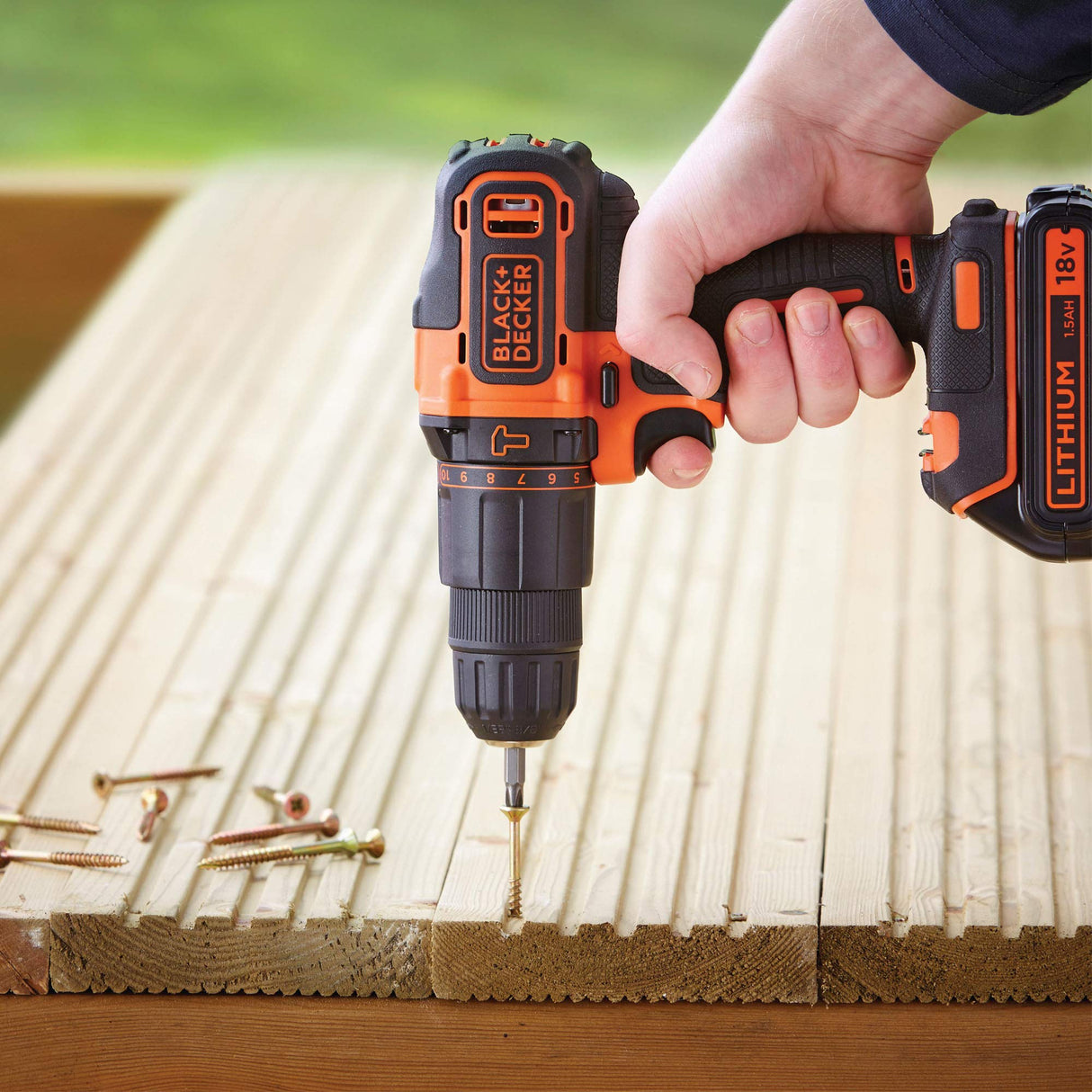 BLACK+DECKER COMBO KIT: Taladro Percutor 18V 10mm 40Nm + Mini-Amoladora 18V 125mm, Incluye: 2 baterías de Litio 2Ah, cargador, bolsa transporte, BCK24D2S-QW