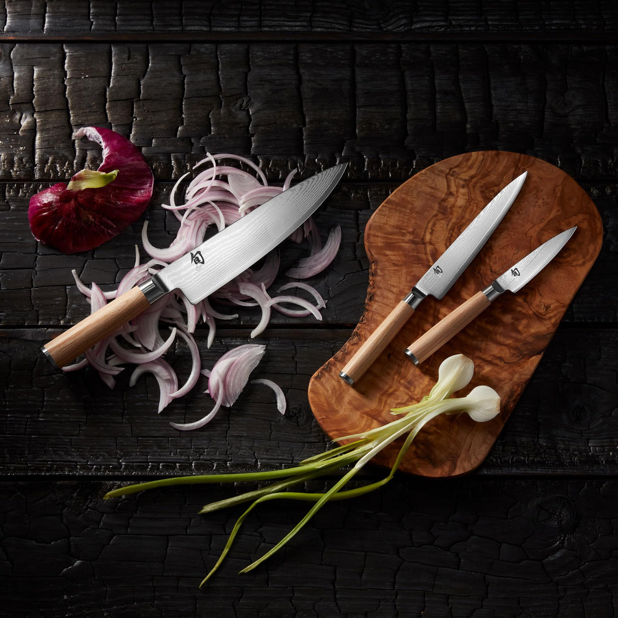 KAI Shun Classic White cuchillo de cocina japonés 20 cm de longitud de hoja - Cuchillo de Damasco 32 capas núcleo VG MAX - 61 (±1) HRC - Mango de madera Pakka - Hecho en Japón - Cuchillo de cocina