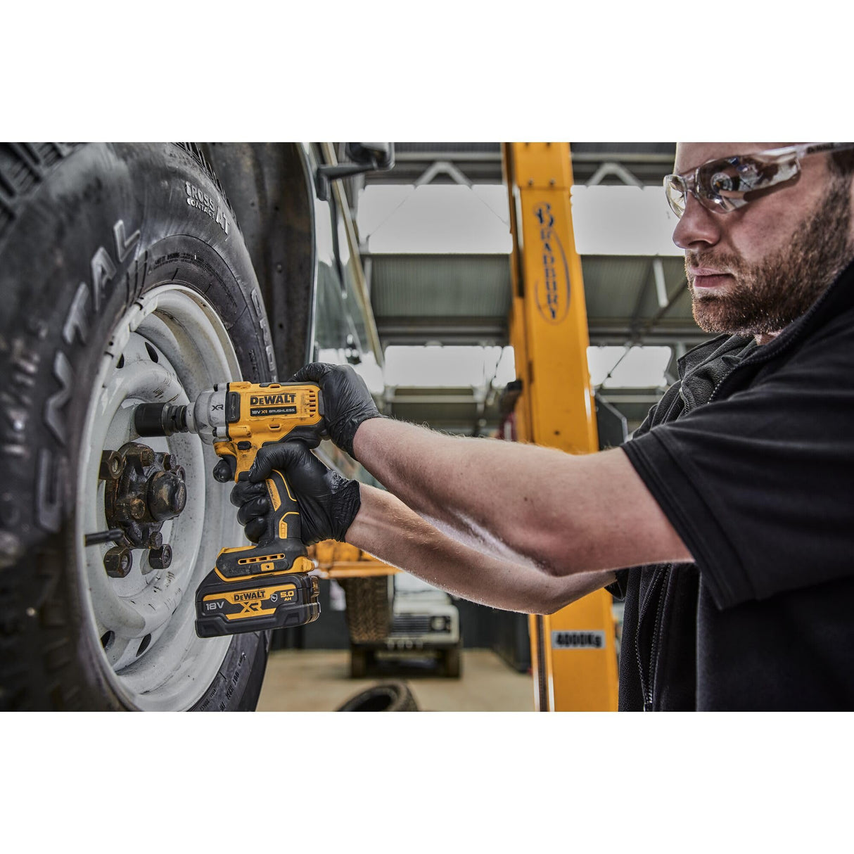DEWALT DCF891NT-XJ - Llave de impacto a batería XR 18V, Par de apriete 813 Nm, Incl. gancho metálico para cinturón, Caja T-STAK, Sin batería/cargador