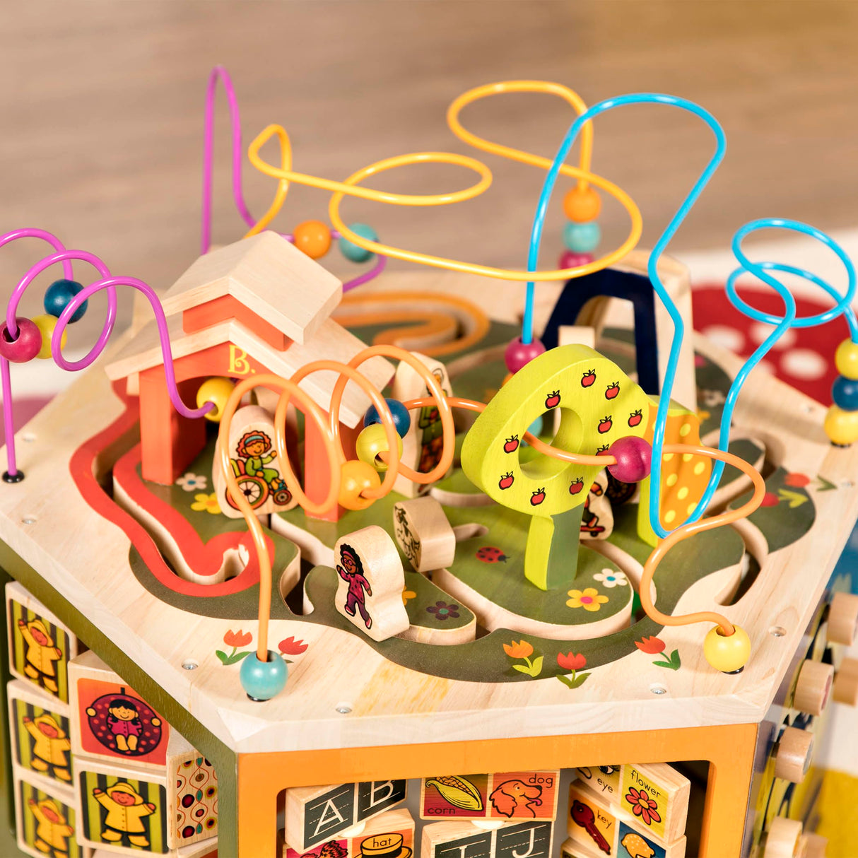 B. toys- Pájaros Cubo Centro de Actividades de Madera – Juguete de Aprendizaje para niños, Chicos – El Alfabeto, números, Formas – 12 Meses + – Youniversity, Multicolor, M (Branford Ltd. BX2134C1Z)