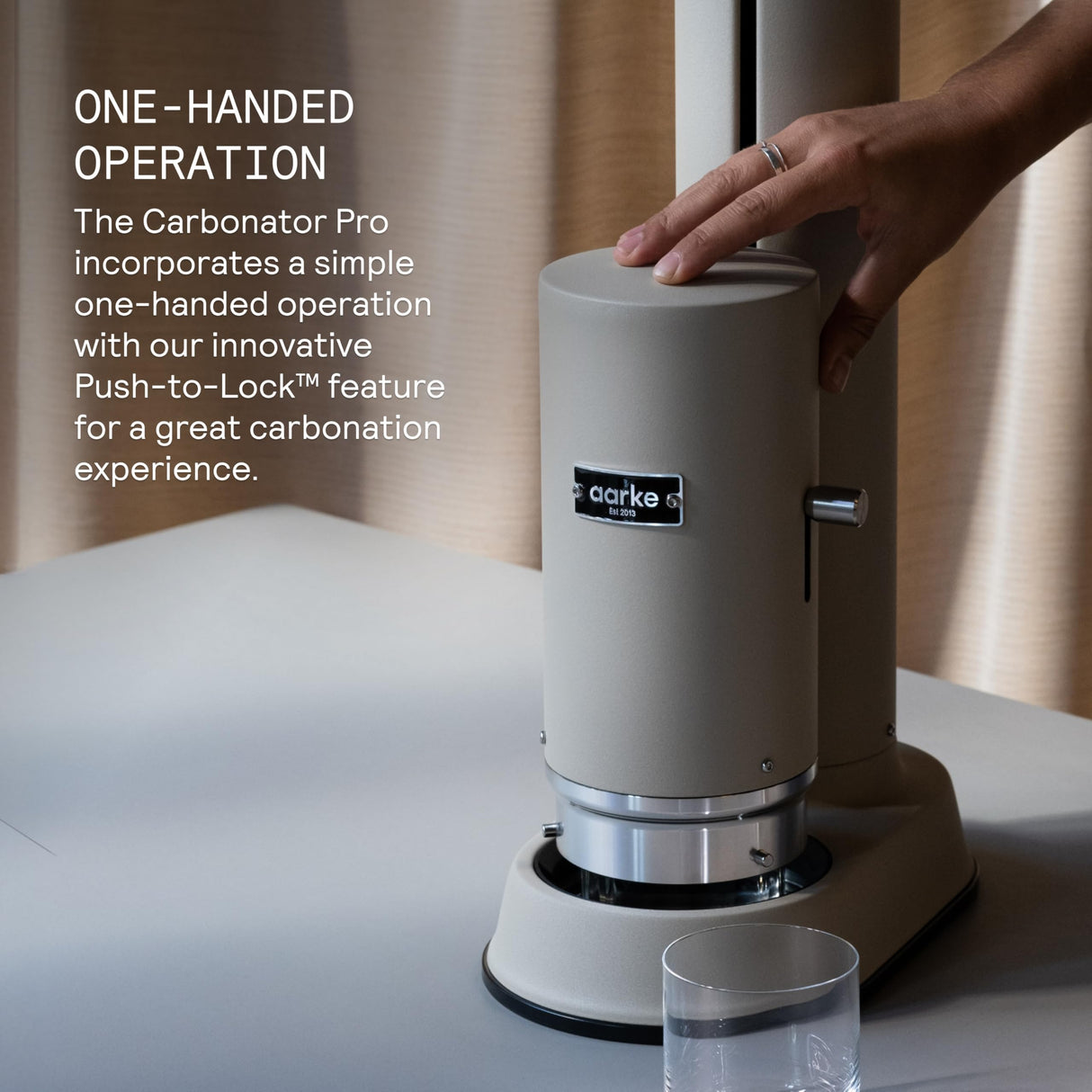 Aarke Carbonator Pro, Máquina para hacer Agua con Gas, con Botella de Vidrio, Acabado en Acero