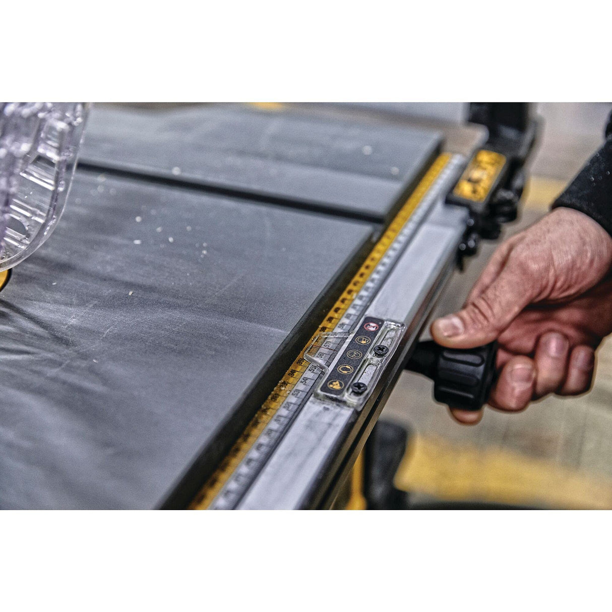 DeWALT DWE7492-QS - Sierra de Mesa 2.000 W - Diámetro 250 mm -Mesa 670 x 630 mm - Electrónica - Portátil, Negro/Amarillo