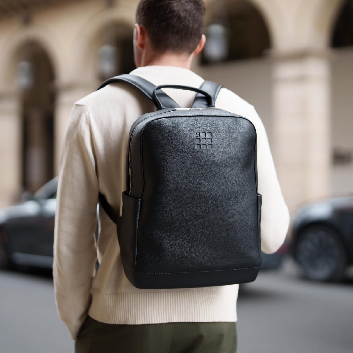 Moleskine Mochila Colección Classic en Cuero, Mochila para PC compatiblecon Tablet, Laptop iPad hasta 15", Dimensiones 32 x 42 x 11 cm, Negro
