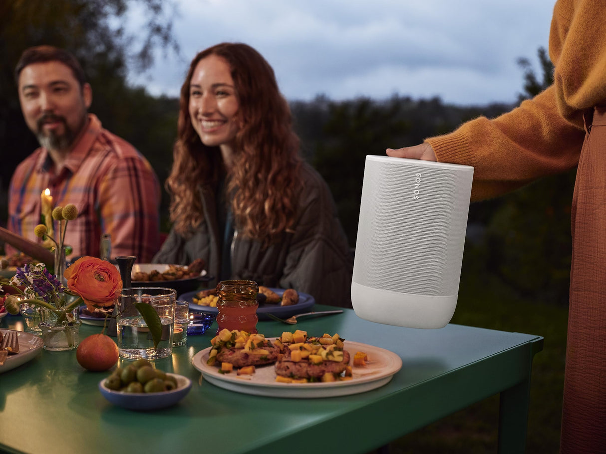 Sonos Move 2 | Altavoz portátil inalámbrico con Wi-Fi, Bluetooth, Amazon Alexa, 24 Horas de autonomía y Base de Carga inalámbrica - Blanco