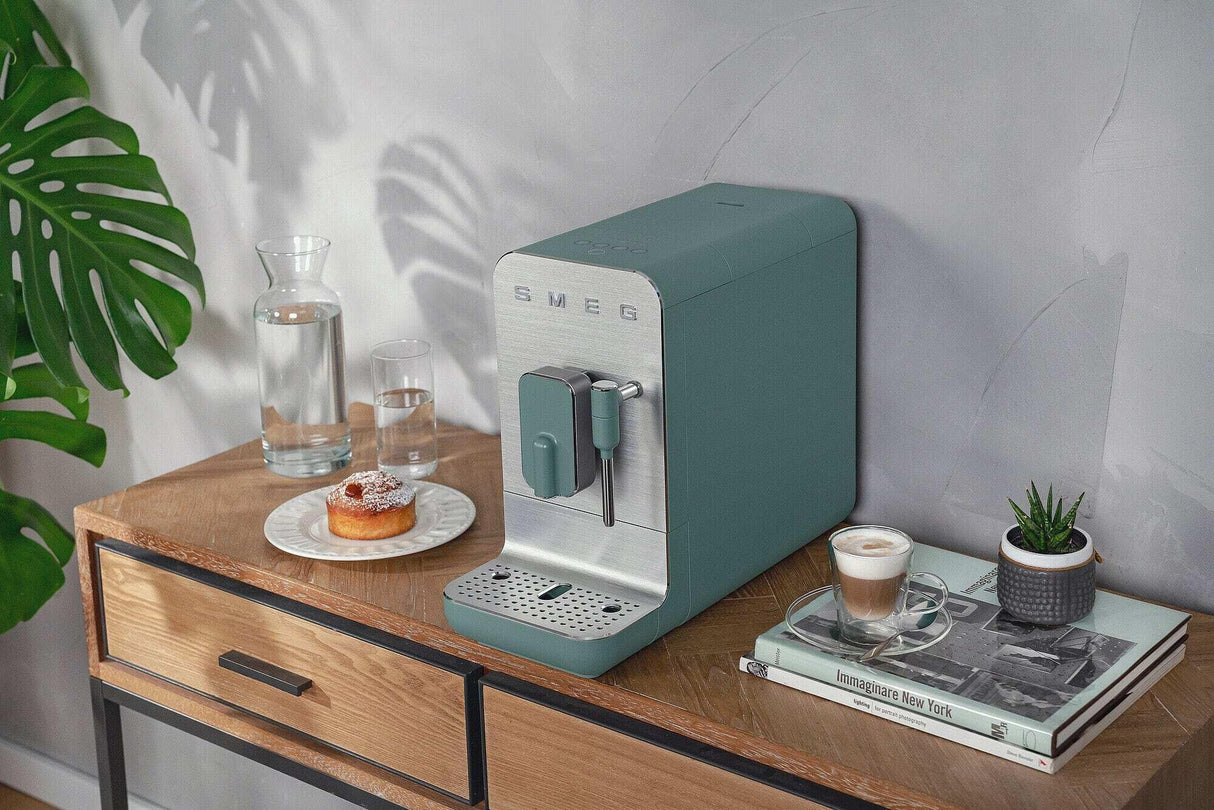 SMEG BCC02EGMEU Cafetera automática con Boquilla para espumar Leche, Plastic, Emerald Green-Matt