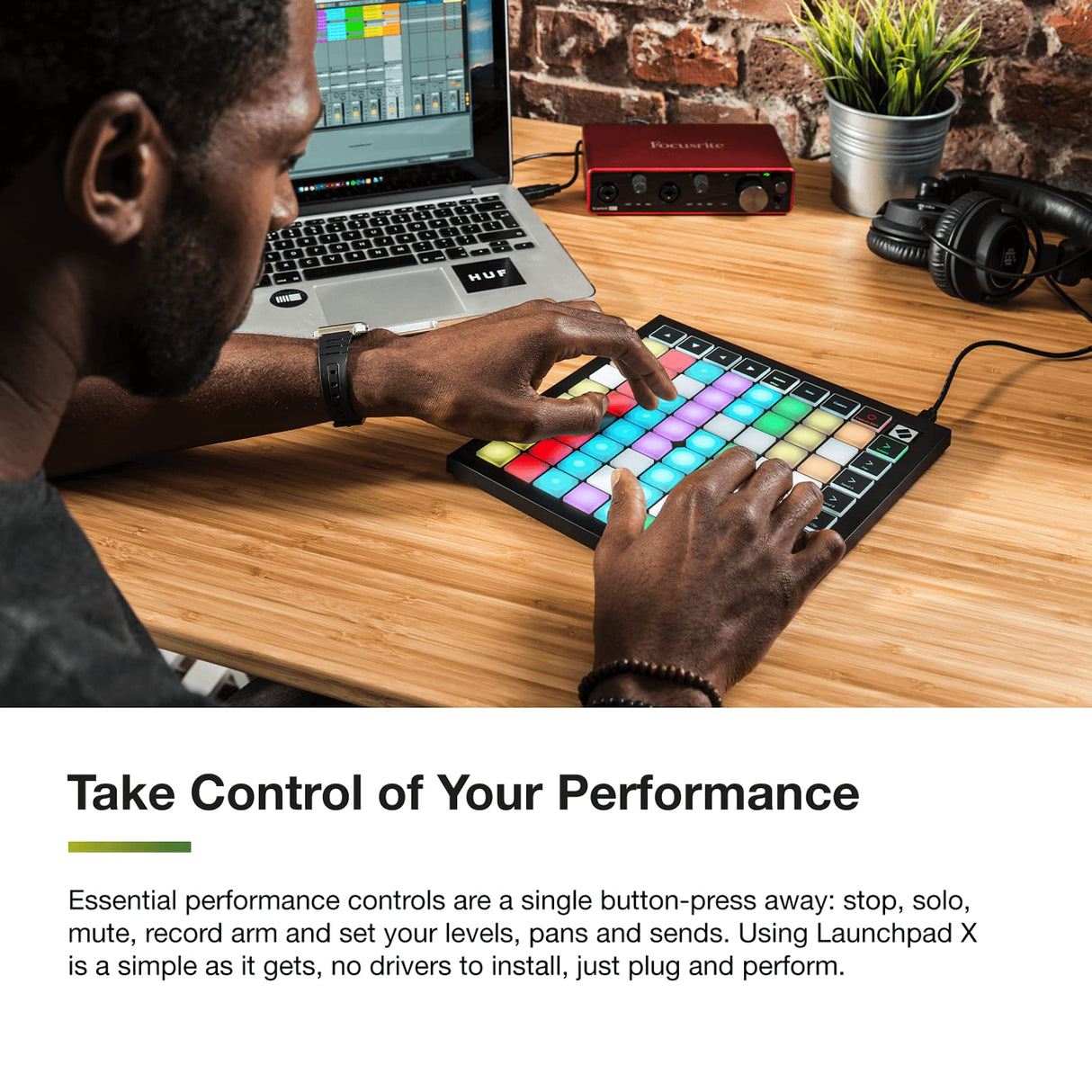 Novation Launchpad X - Controlador de cuadrícula MIDI para Ableton Live/Logic Pro. Controles sencillos, reproducción dinámica de notas, modos Scale