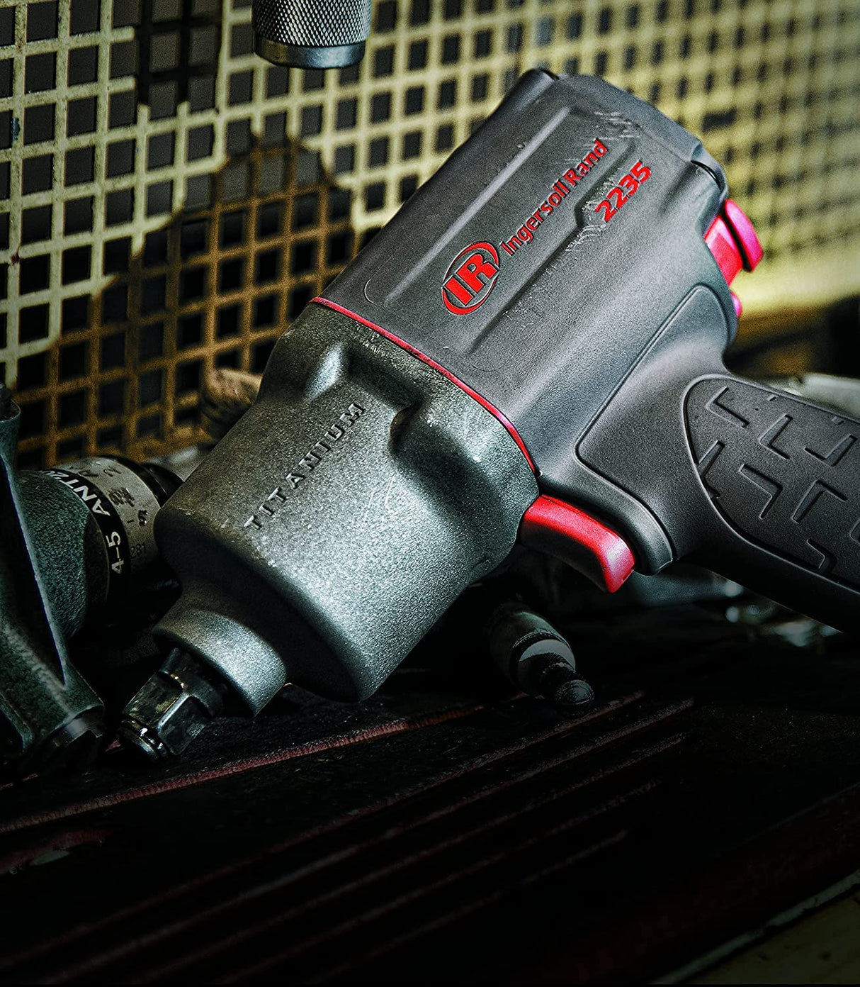 Ingersoll-Rand 2235QXPA Llave de impacto neumática de composite de 1/2 pulg. con silenciador, de 8.500 r.p.m., 1 unidad