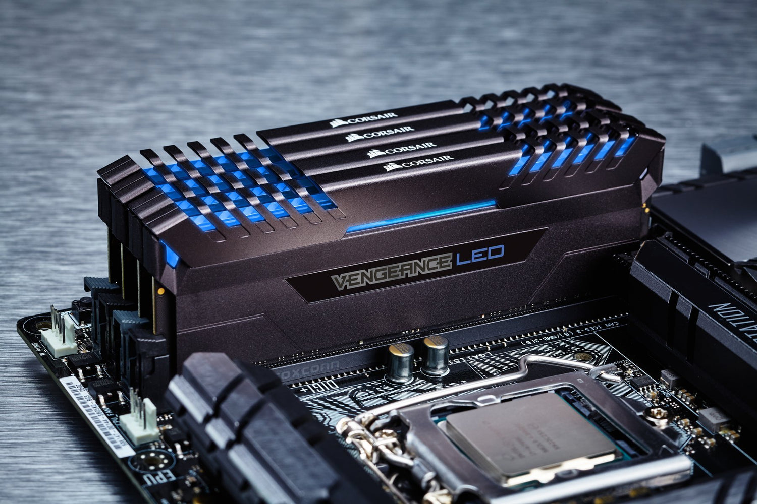 Corsair Vengeance LED - Kit de Memoria Entusiasta de 64 GB (4 x 16 GB, DDR4, 3200 MHz, C16, XMP 2.0) Negro con Azul LED iluminación