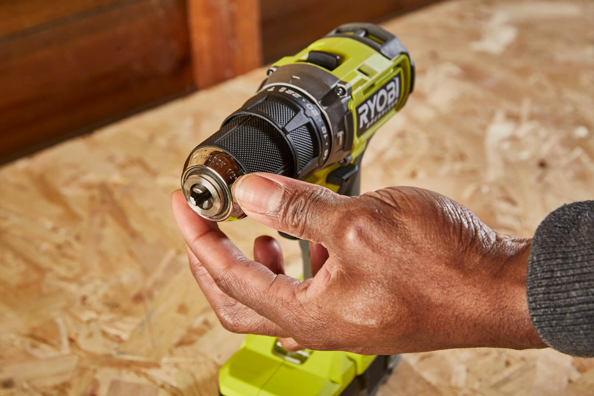 RYOBI ONE+ 18V Taladro percutor sin escobillas – 54 Nm, mandril 13 mm, 2 velocidades (0–450/0–1.700 rpm), 24 posiciones de par – Incluye baterías 2,0 Ah + 4,0 Ah y cargador