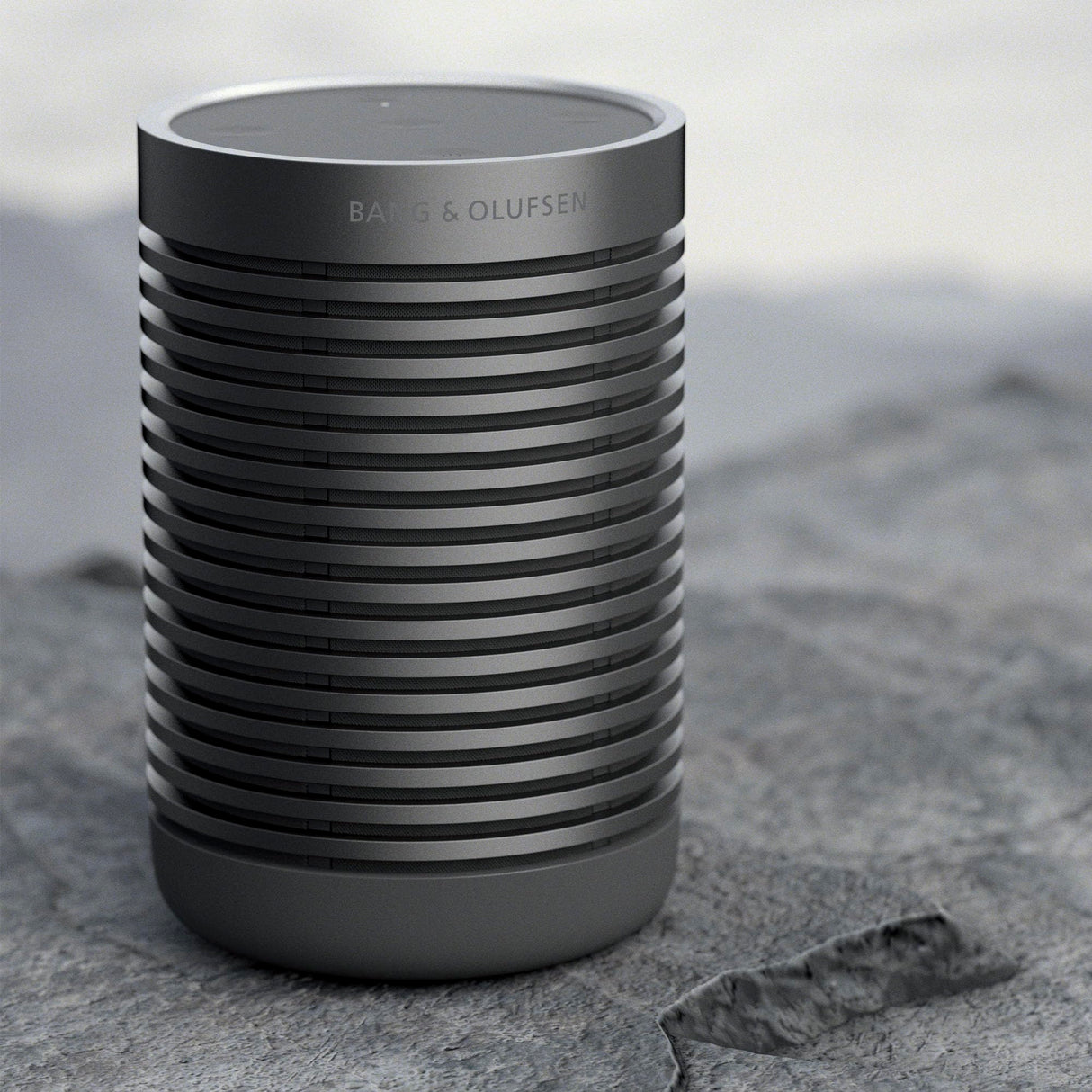 Bang & Olufsen Beosound Explore Altavoz de 360 Grados Bluetooth Portátil Inalámbrico de Alta Gama,Casa y Viaje,IP67 Resistente al Agua y Polvo,Hasta 27 horas Black Anthracite