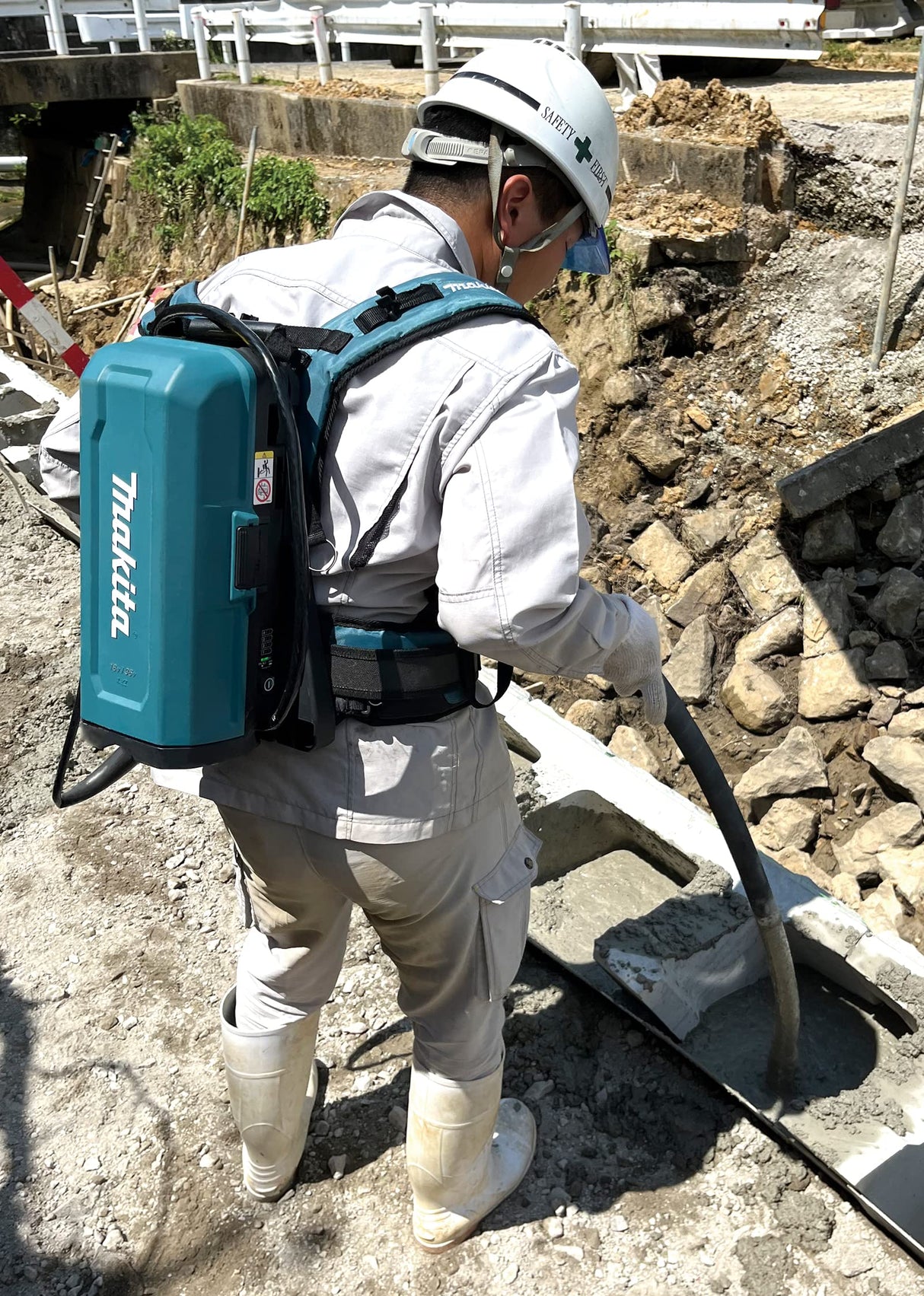 Makita VR003CZ 36V Li-ion Concreto Vibrador - Baterías/Cargador Portátil y Cargador No Incluido