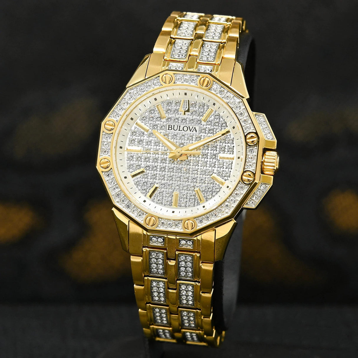 Bulova Reloj Analógico para Mujer de Cuarzo con Correa en Acero Inoxidable 98L302