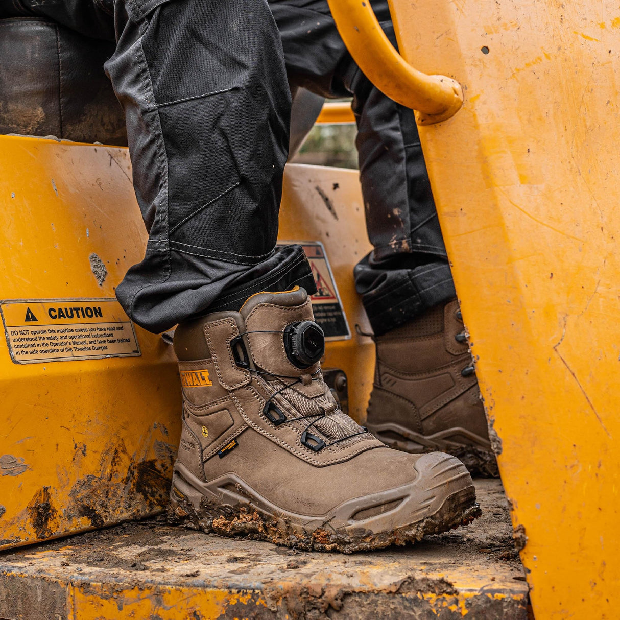 DEWALT Lander Botas de trabajo impermeables de piel nobuk para hombre, ajuste ancho, cierre BOA, puntera de seguridad no metálica, piedra, 44 EU