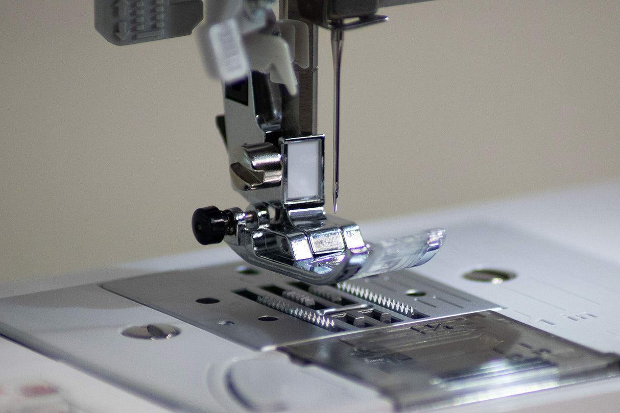 Brother FS70WTx Patchwork-Nähmaschine mit Máquina de Coser, Metal, Blanco, Morado, Full-size sewing machine + Anschiebetisch