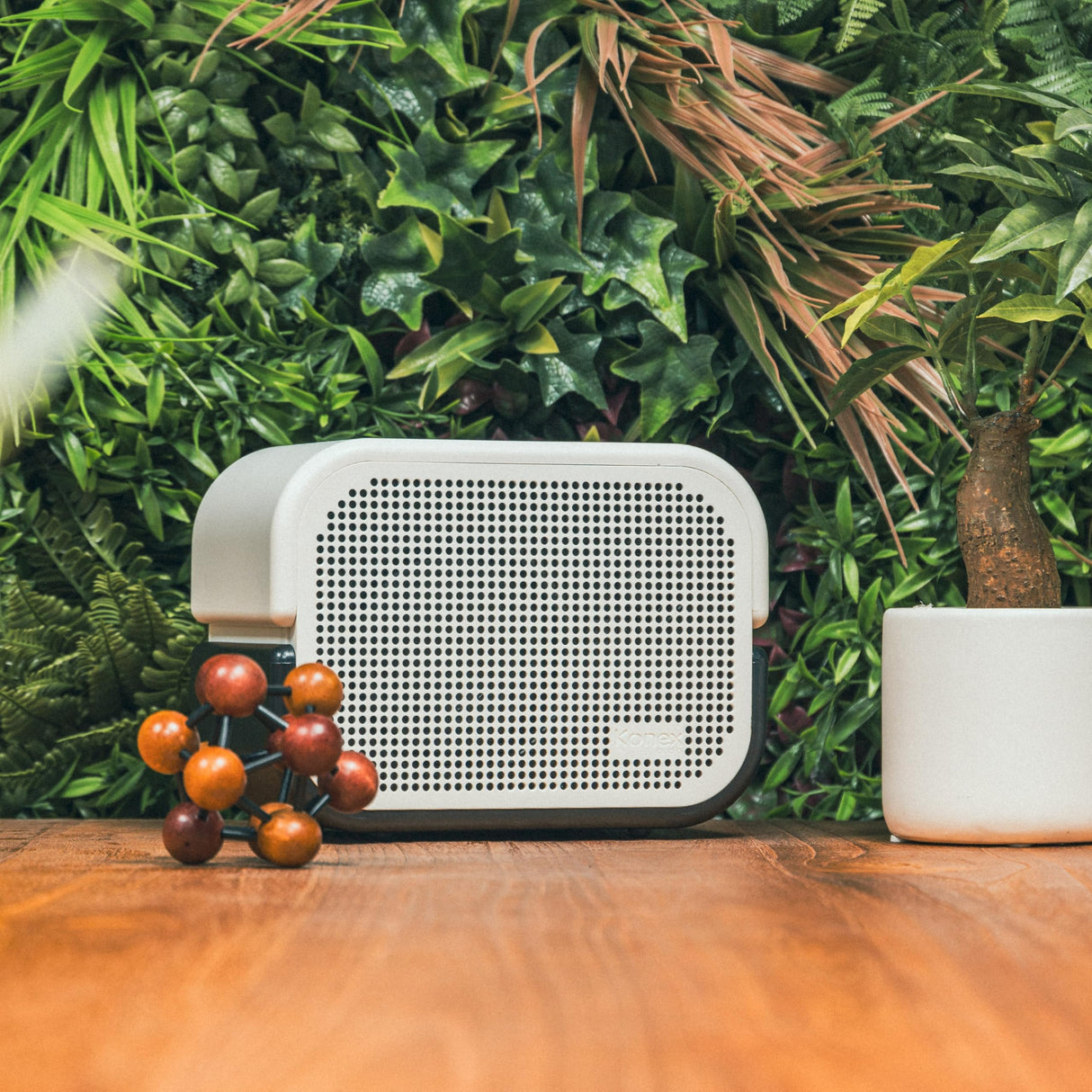 Konex audio Altavoz Amplificado portátil Bluetooth Blanco de 2 vías K-Five - Diseño Elegante, Bluetooth 5.1 - Entrada AUX - USB. Batería Recargable. Calidad y Potencia de Sonido.