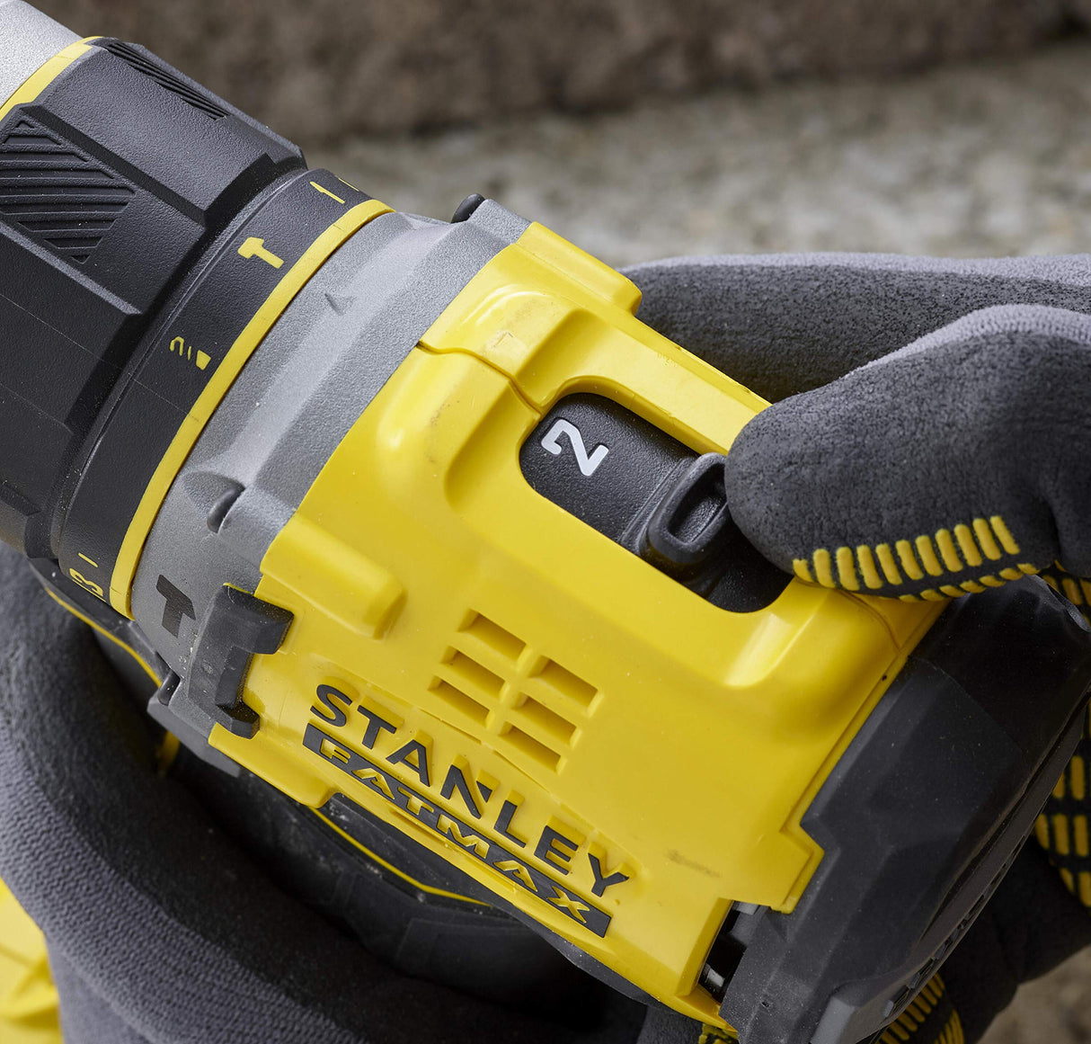 STANLEY FATMAX Taladro Percutor Sin Cable V20 (18V), Motor Sin Escobillas, 80Nm, 2 Baterías 2Ah, Cargador, Maletín, Portabrocas Metálico 13mm, 14 Posiciones de Par, SFMCD721D2K-QW