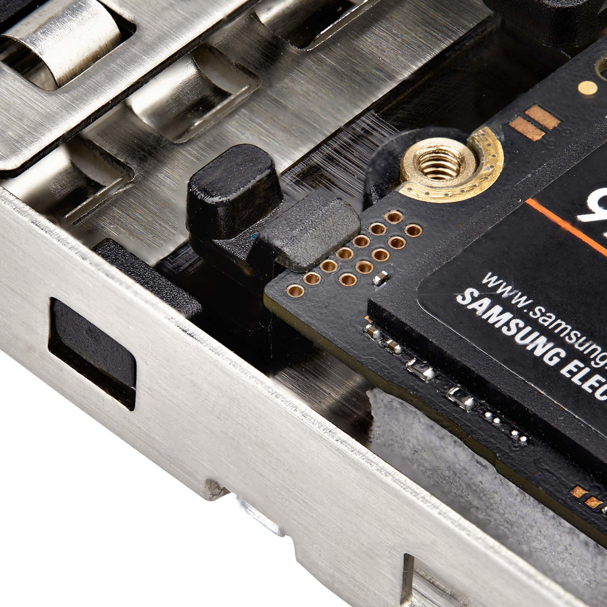 StarTech.com Tarjeta Rack Móvil de 2 Bahías para SSD NVMe M.2 a PCIe x8 - Requiere Bifurcación - Intercambio en Caliente