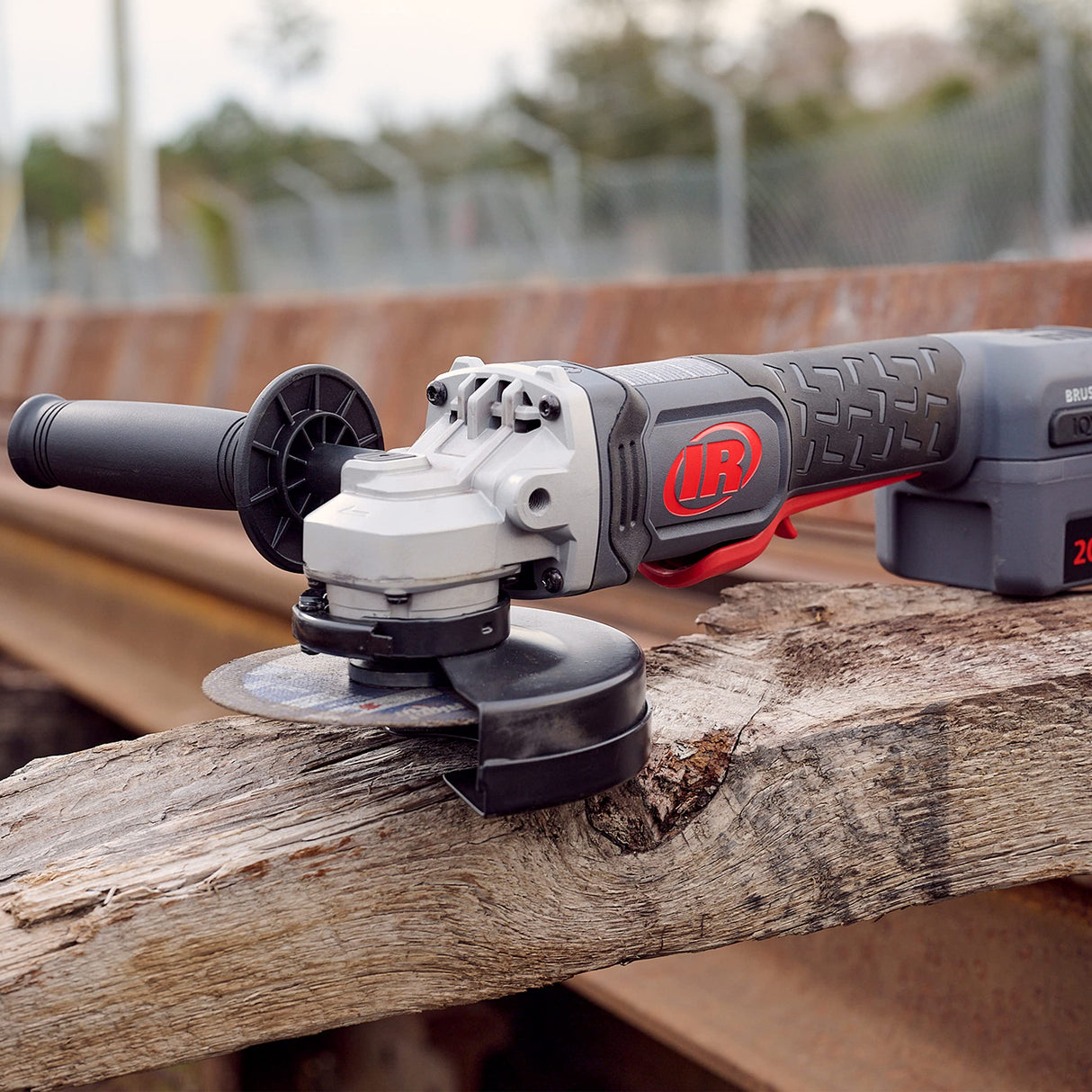 Ingersoll Rand Amoladora Angular Inalámbrica 20 V, 8000 rpm, 1HP, Disco de 4,5", Juego de 2 Baterías G5351M-K22-EU