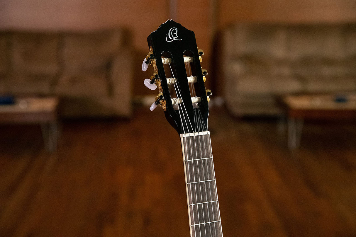 Ortega Classical Guitar Family Series Pro 44 Incluye funda, Caja fina, Mástil delgado BK Negro RCE145BK