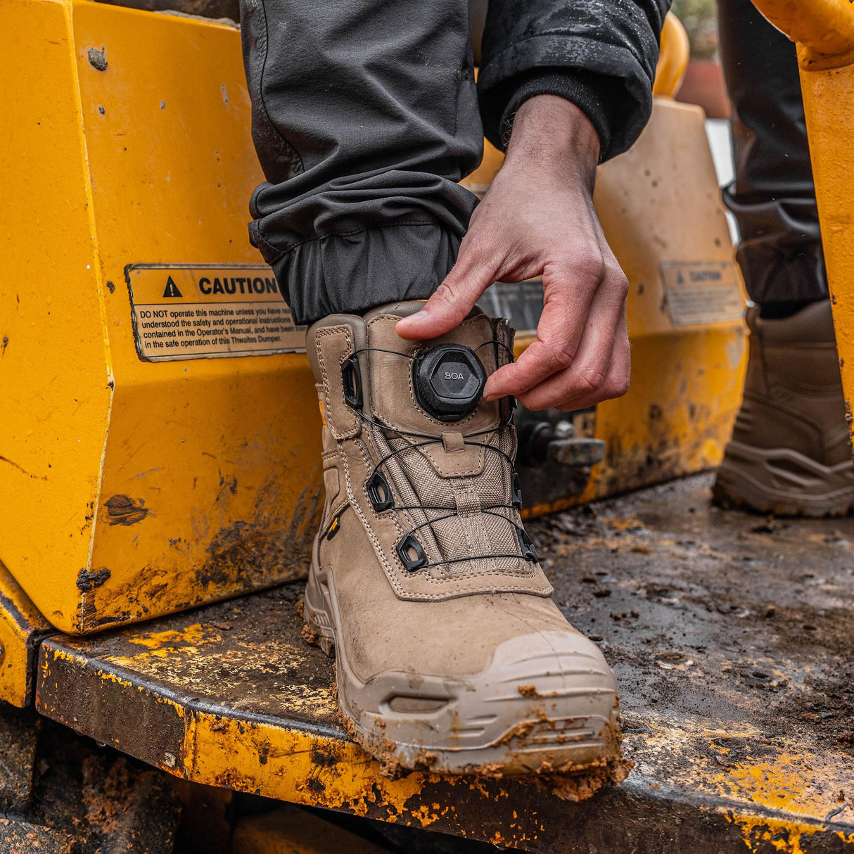 DEWALT Lander Botas de trabajo impermeables de piel nobuk para hombre, ajuste ancho, cierre BOA, puntera de seguridad no metálica, piedra, 44 EU