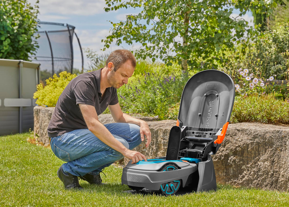 Gardena caseta para robots cortacésped: garaje para segadora, protección contra el sol y la lluvia para el robot y la estación de carga (15020-20)