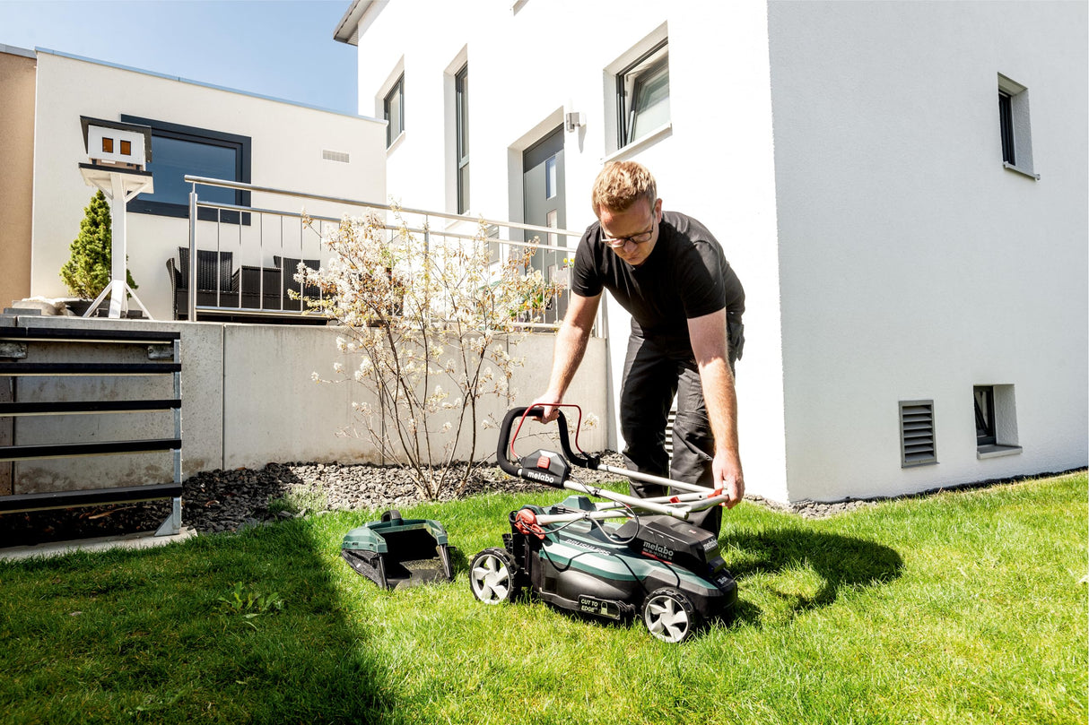 Metabo Cortacésped a Batería 18V RM 36-18 LTX BL 36 - Incluye 2 Baterías, Cargadores y Función Mulching - Ideal para Jardines de hasta 350 m²
