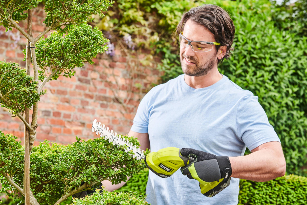 RYOBI One+ 18V Tijeras de césped y arbustos 2-en-1 RY18GSA-120T – Cuchillas SK5, Hoja 20 cm, Corte hasta 10 mm – Incluye batería 2,0 Ah, Cargador y Estuche