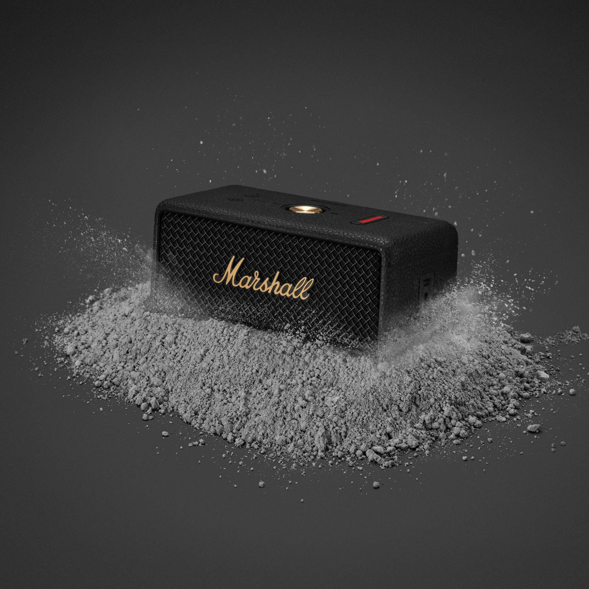 Marshall Emberton III Altavoces Bluetooth portátiles, inalámbricos, Emparejables, IP67 Resistentes al Polvo y al Agua, más de 32 Horas de Tiempo de reproducción - Negro y latón