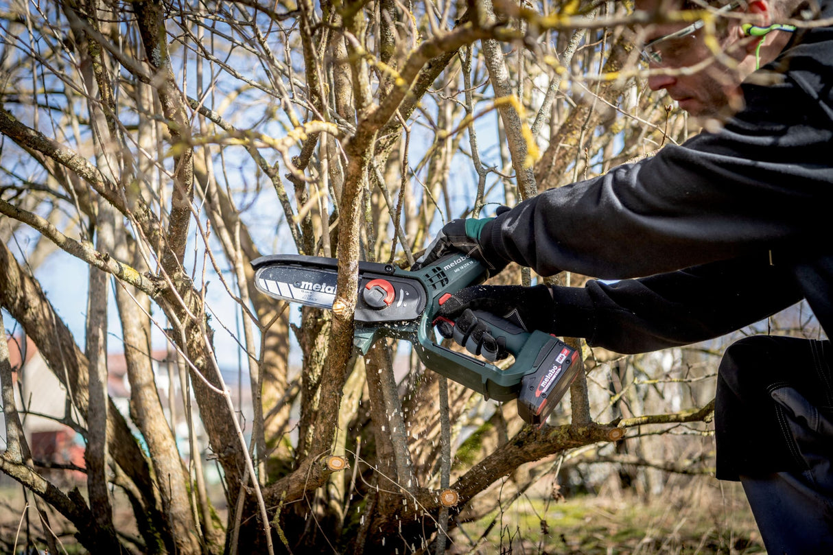 Metabo MS 18 LTX 15 Mini Motosierra Batería 18V Ideal Poda Ramas Verdes Alta Velocidad Incluye Batería 2Ah Cargador Herramientas