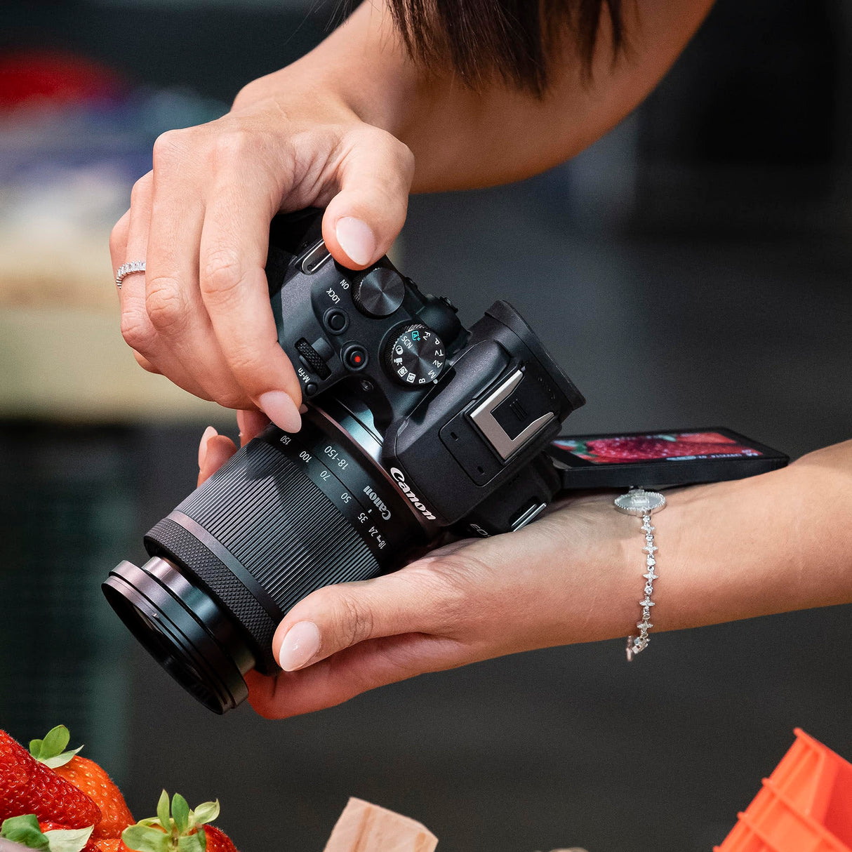 CANON EOS R10 Cámara Mirrorless Body, Cámara Evil APS-C (24,2 MP) -4 EV, Vídeo 4K 60 fps, Dual Pixel CMOS AF II, Pantalla Táctil de Ángulo Variable, Negro