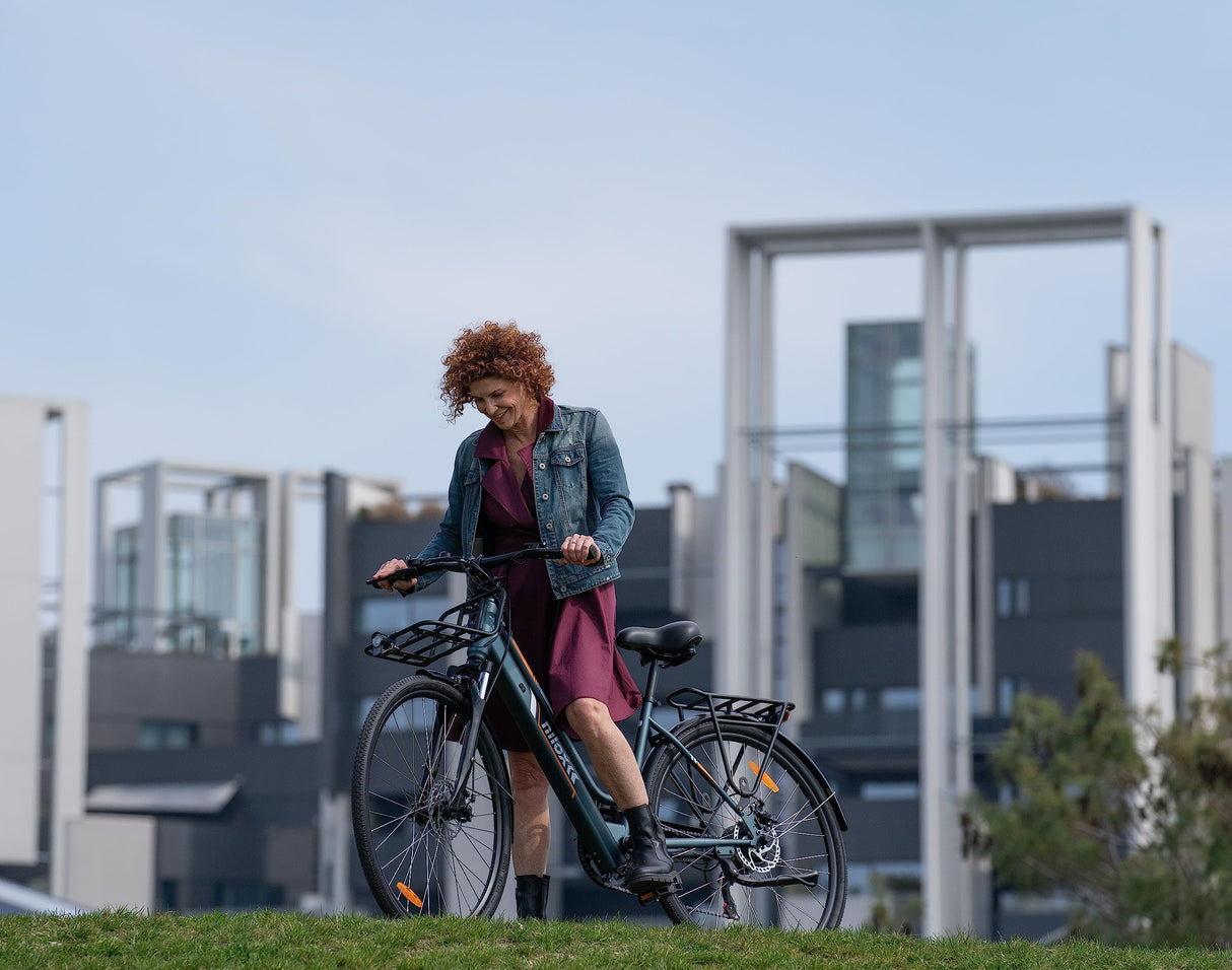 Nilox C1, Ebike Cargo Light, Capacidad Cargo 15 kg Delante y 25 kg Detrás, Autonomía hasta 55 km, Motor BAFANG 250 W, Sensor de Par, Batería 10 Ah 360 Wh, Caja de Cambios SHIMANO de 6 Velocidades