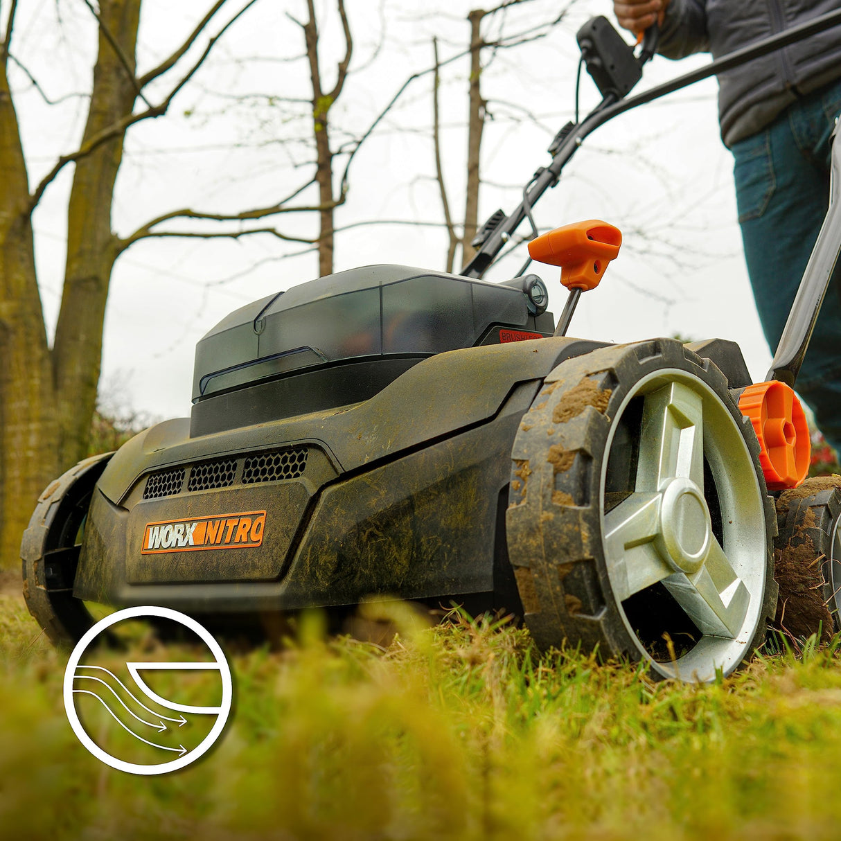 WORX Nitro WG855E.9 - Escarificador de batería y aireador de césped (hasta 400 ㎡, Ancho de Trabajo de 36 cm, Motor sin escobillas, 4 Niveles de Ajuste de Altura, Incluye Bolsa de Hierba de 40 L, sin