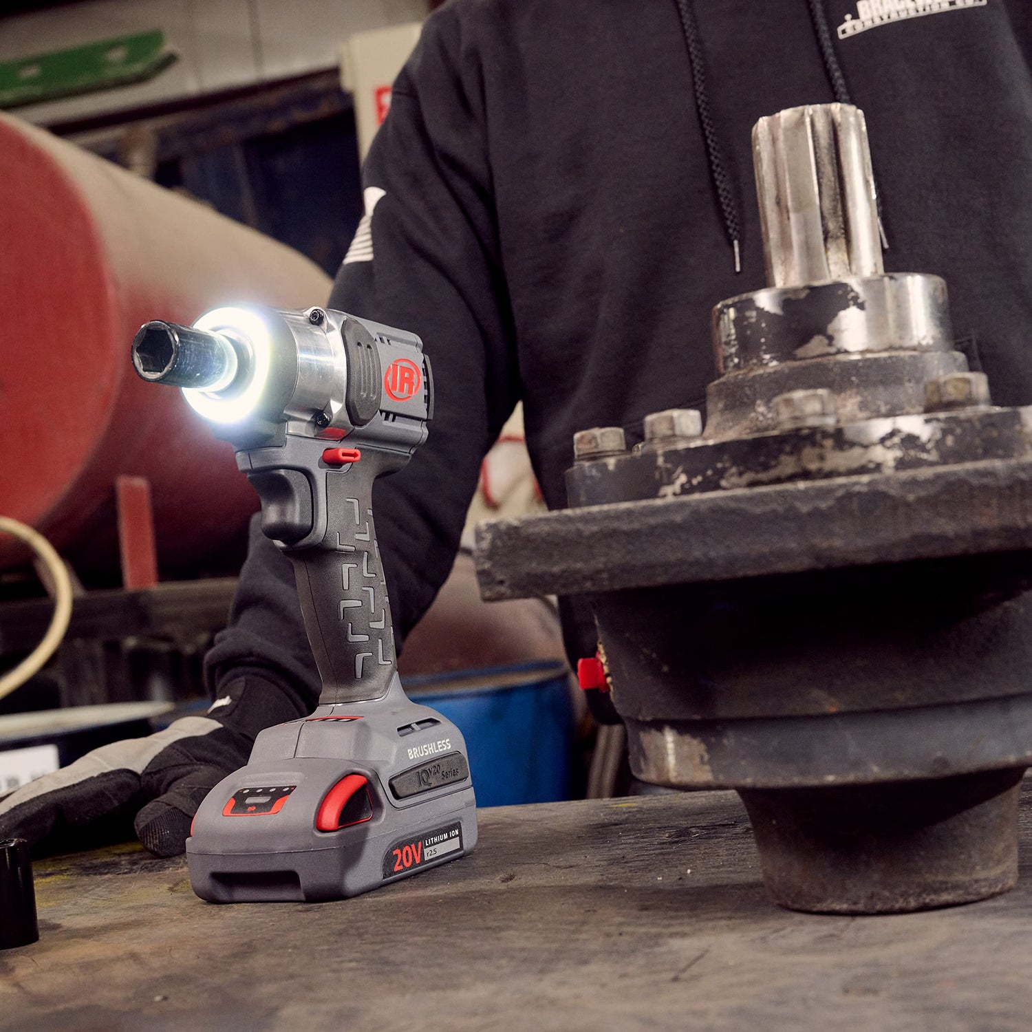 Ingersoll Rand Atornillador de Impacto de Batería Kit W3151, Herramienta Inalámbrica 1/2" con 20 V, Llave de Impacto Ligera y Compacta