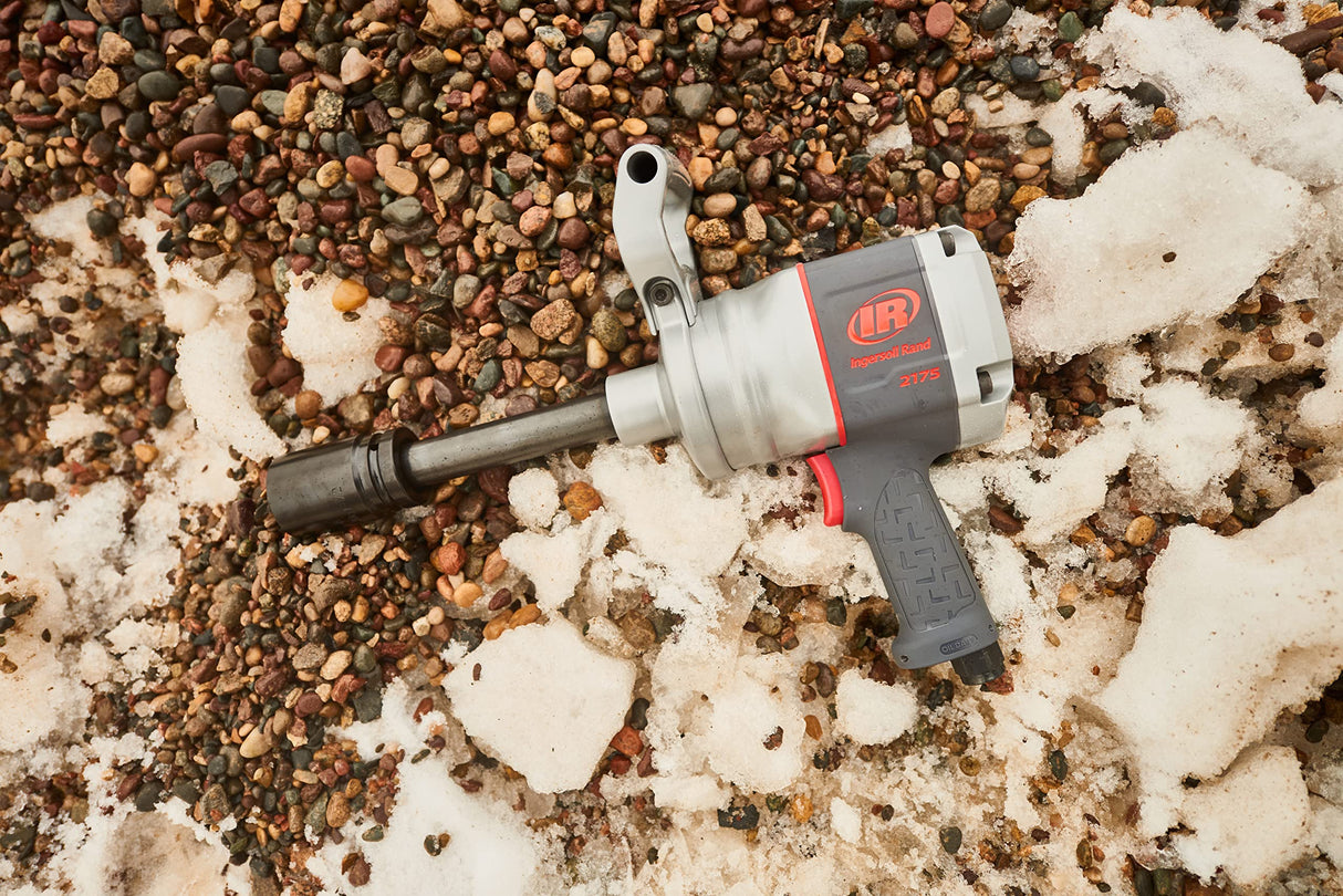Ingersoll Rand 2175MAX-6, Llave de Impacto, 1", Empuñadura de Pistola, con Yunque Largo, 2715 Nm de Par, Diseño de Núcleo de Acero y Carcasa Resistente a Productos Químicos, Ligera