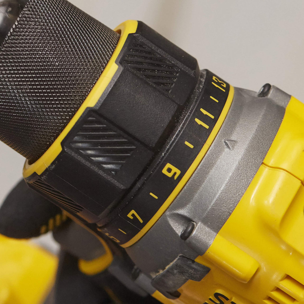 STANLEY FATMAX Taladro Atornillador V20 Litio 18V, Motor sin escobilla, Velocidad hasta 2100 rpm, Par máximo 80Nm, 1 Maletín, 2 Baterías 2Ah, 1 Cargador, Portabrocas 13mm, SFMCD720D2K-QW