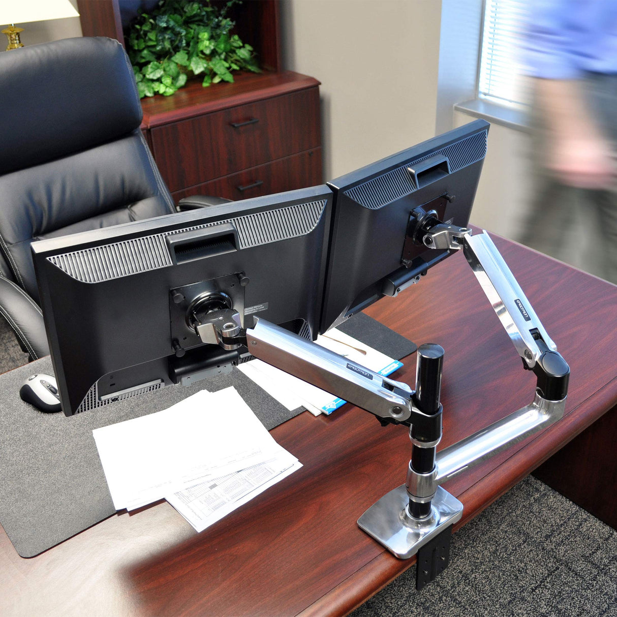Ergotron LX Redesign Dual Arm Pole MOUNTDESK