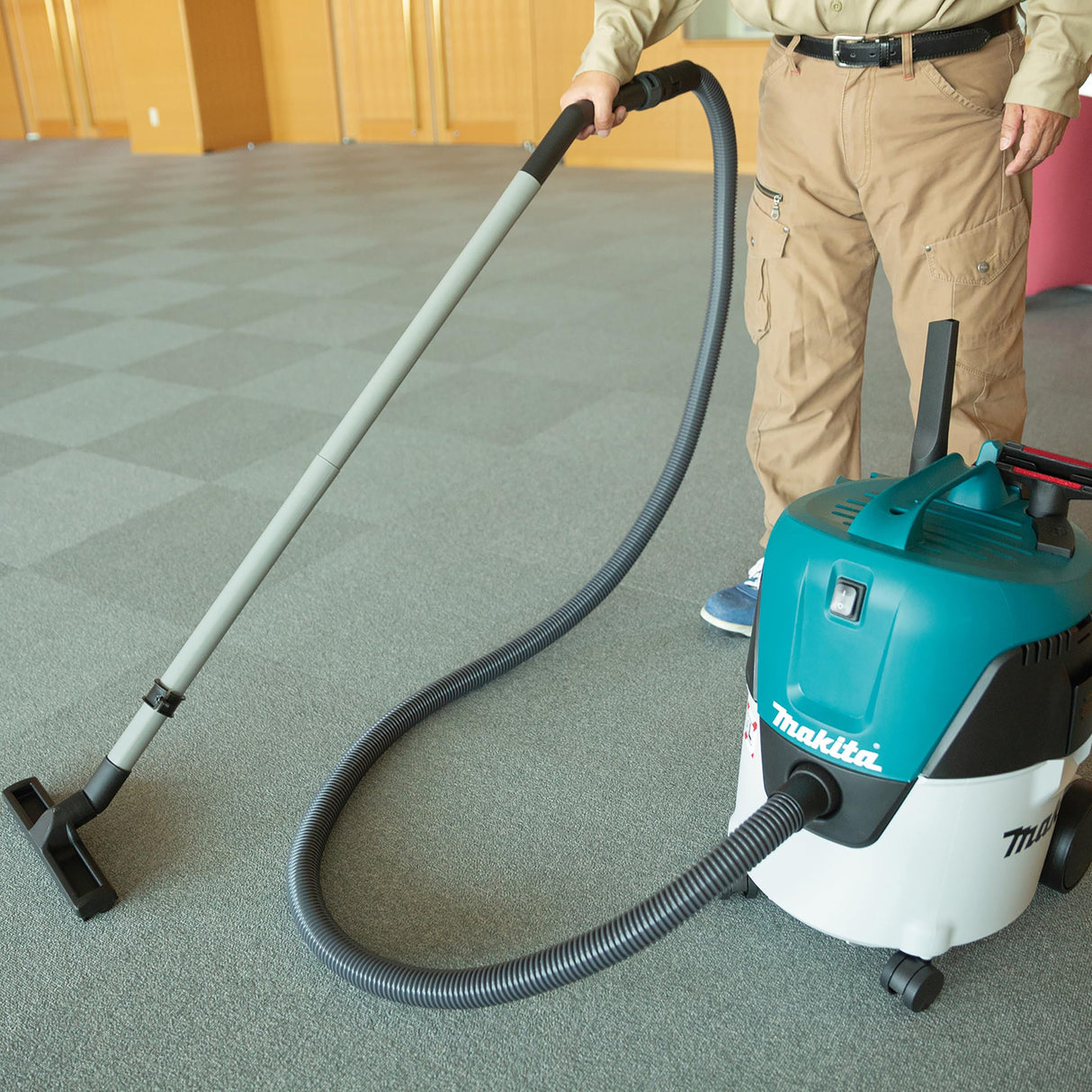 Aspirateur MAKITA 20 L 1000 W 210 mbar - VC2000L